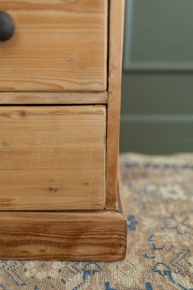 English Pine Chest w/ Many Drawers & Dark Knobs (Modern)