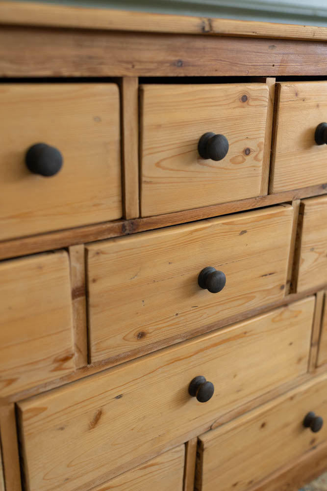 English Pine Chest w/ Many Drawers & Dark Knobs (Modern)