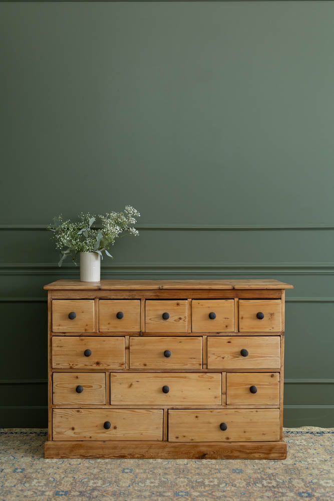 English Pine Chest w/ Many Drawers & Dark Knobs (Modern)