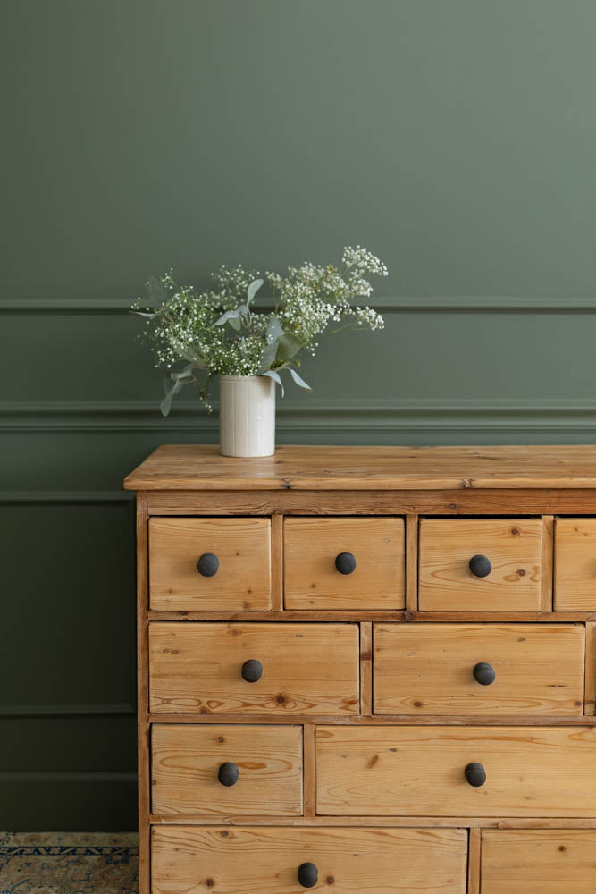 English Pine Chest w/ Many Drawers & Dark Knobs (Modern)