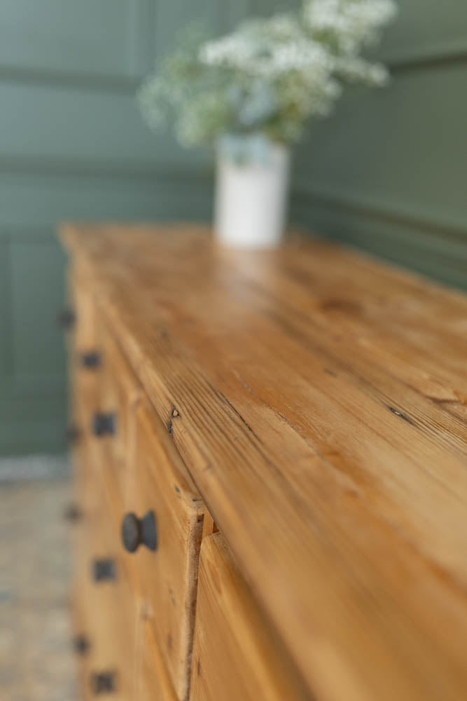 English Pine Chest w/ Many Drawers & Dark Knobs (Modern)