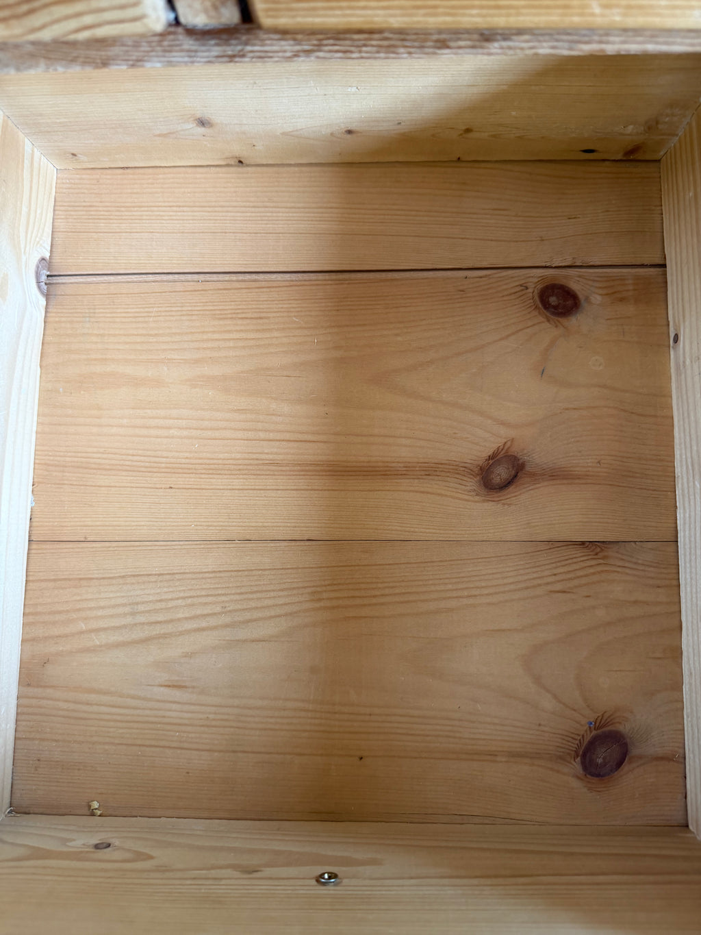 English Pine Chest w/ Many Drawers & Dark Knobs (Modern)